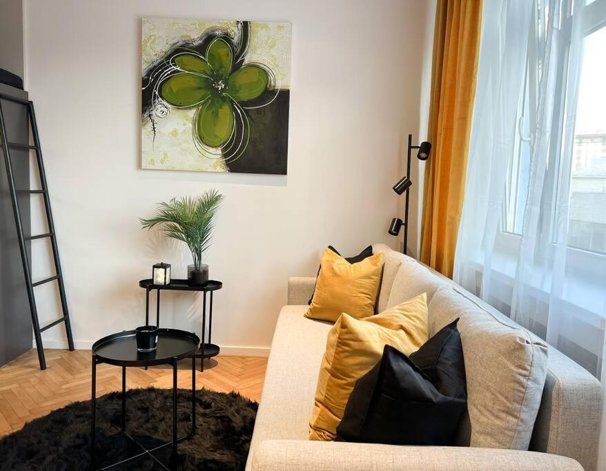 Central Getaway Studio Братислава Экстерьер фото